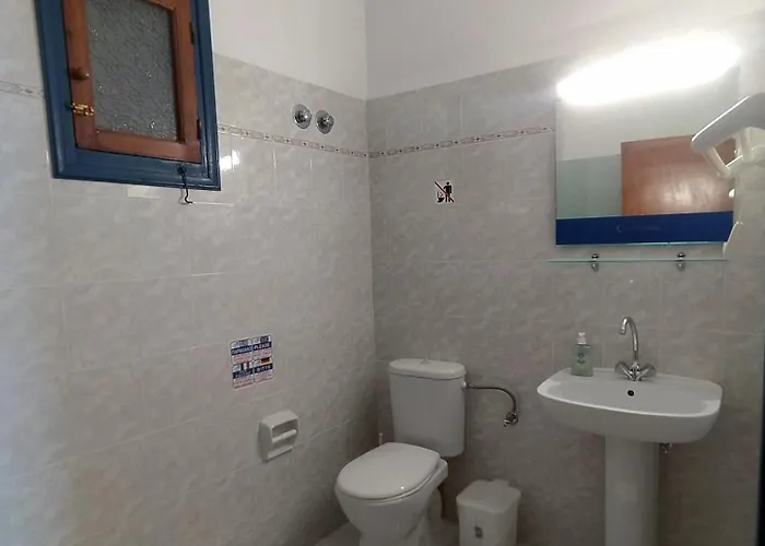 B & N Melas 아무피