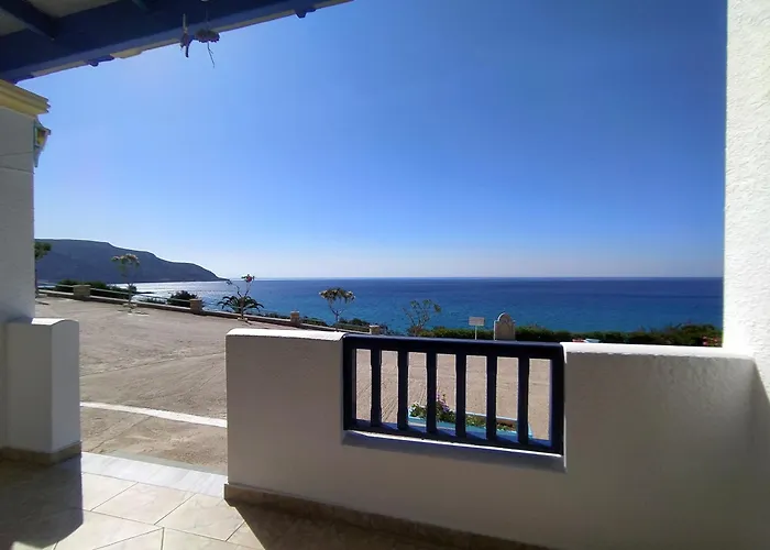 B & N Melas 아무피