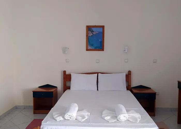 B & N Melas アパートホテル 3*