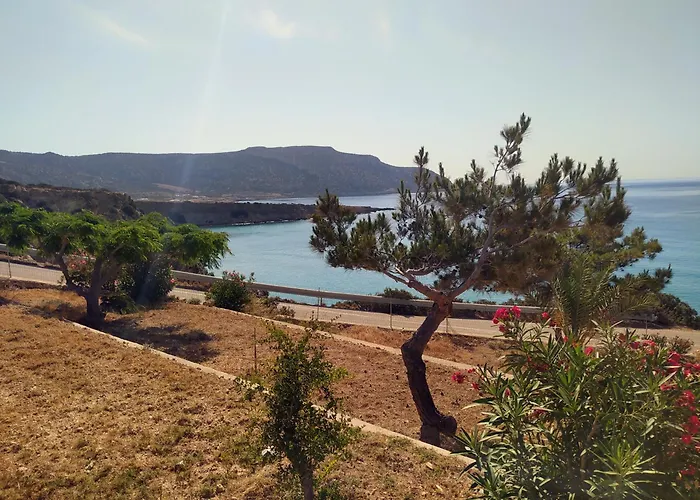 アパートホテル B & N Melas アモピ