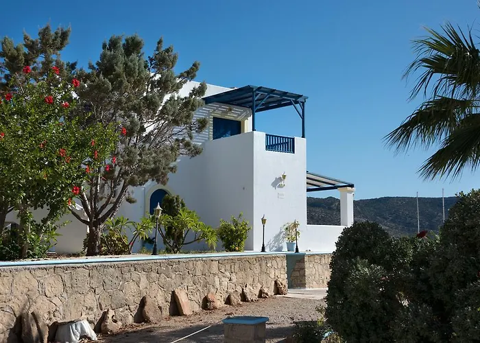 アパートホテル B & N Melas アモピ